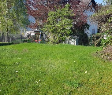 Schuch Immobilien – Kuschelige Dachgeschoßwohnung mit Gartennutzung - Foto 1