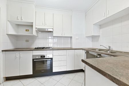 Luxurious 2 Bedroom Apartment - Photo 3