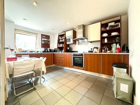 3 bedroom apartment to rent - Photo 3