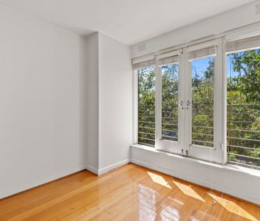 First Floor North Facing One Bedroom Apartment - Photo 3