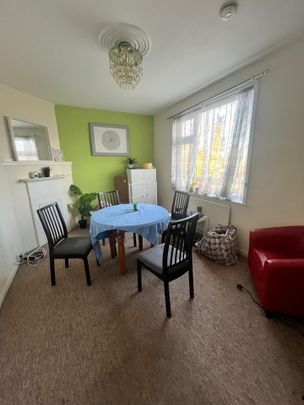 Room in a Shared House, Buckhold Road, SW18 - Photo 1