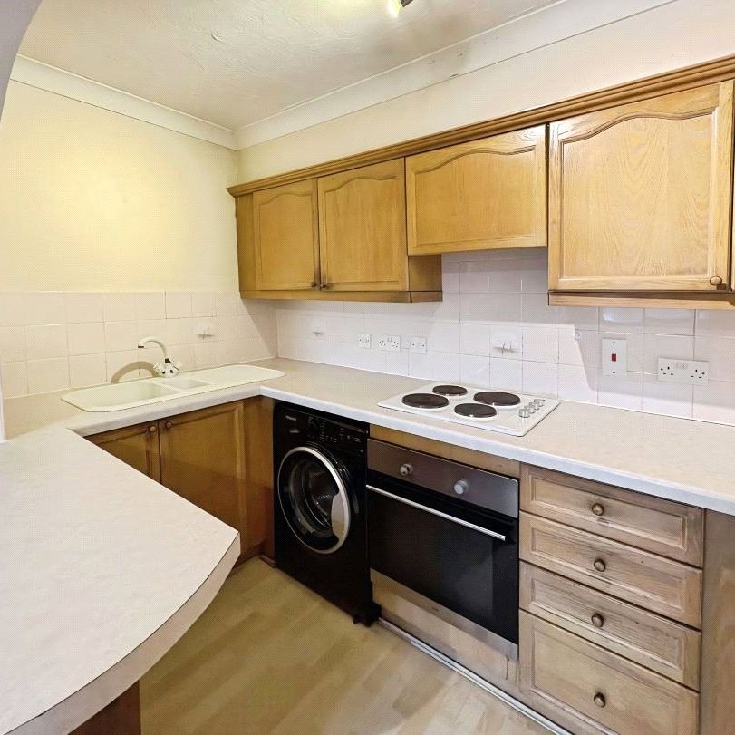Brooklyn Road, Woking, Surrey, GU22 7US - Photo 1