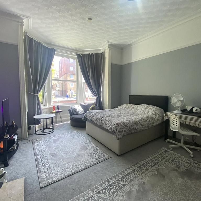 1 bedroom in a house share to rent - Photo 1