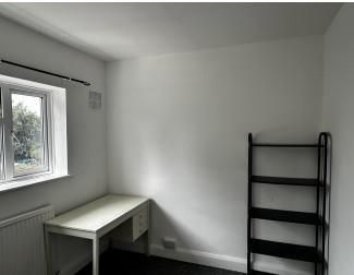3 bedroom end of terrace house to rent - Photo 2