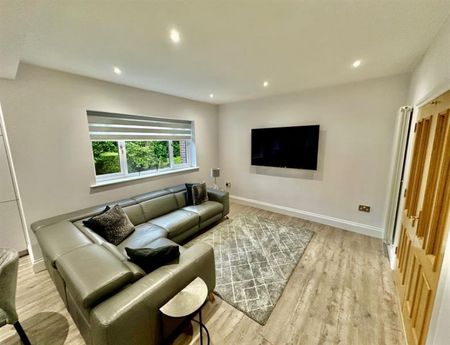 5 Bedroom Detached To Let - Photo 3