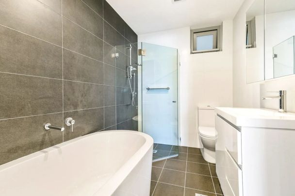 214/211 Canterbury Road, - Photo 1