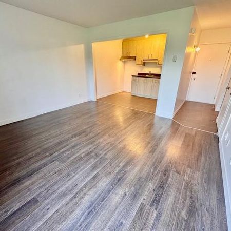 IMPECCABLE 3 1/2 FRAIS RÉNOVÉ - TOUT BÉTON - QUALITÉ/PRIX! - Photo 4