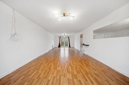 3 bedroom flat to rent - Photo 3