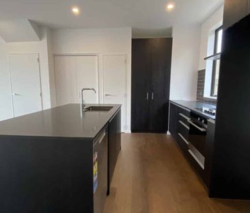 EXCEPTIONALLY DESIGNED TOWNHOUSE: - Photo 3