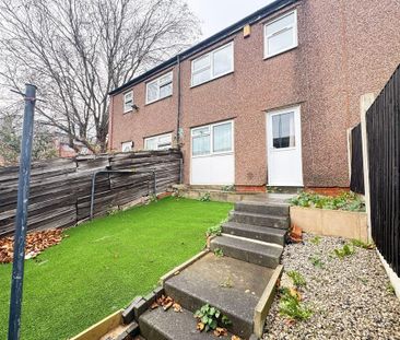 3 bedroom terraced house to rent - Photo 2