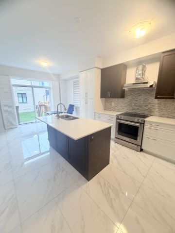 For Lease - 53 Woolacott Lane, Clarington, Ontario - Photo 3