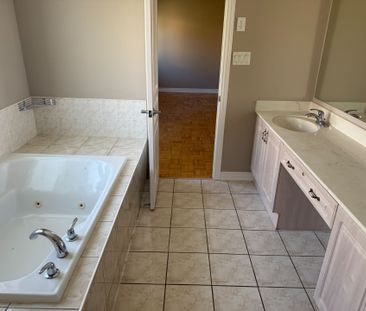 For Lease - 16 Ravine Edge Drive, Richmond Hill, Ontario - Photo 1