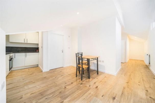 Studio to rent - Photo 1