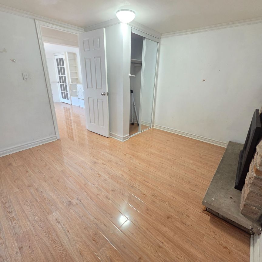 For Lease - 36 Roundwood Court, Toronto, Ontario - Photo 1