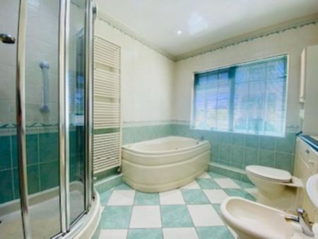 4 bedroom detached bungalow to rent - Photo 3