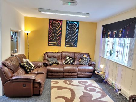 10 Bed Semi-Detached House, Upper Hanover Street, S3 - Photo 3