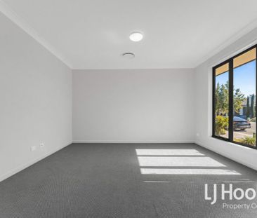 Ducted Air Conditioning - Great Location - Two Living Zones - Photo 2