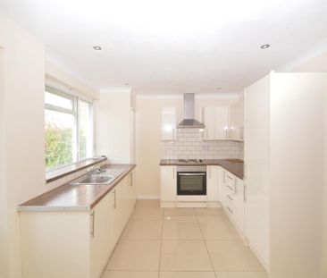 3 bedroom end of terrace house to rent - Photo 1