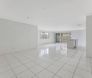 Fantastic low maintenance home! - Photo 5