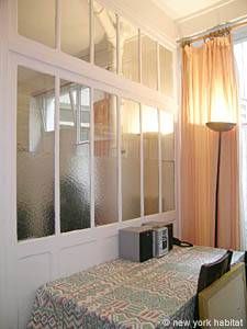 Logement à Paris, Location meublée - Studio T1 - Place de la République (PA-1604) - Photo 5