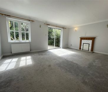 Detached 4 bedroom house in popular Dunstan Park. **AVAILABLE FOR A... - Photo 2