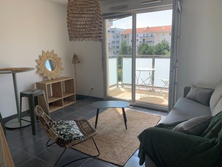 Location Appartement 1 pièce 25m² LYON 3ème - Photo 3