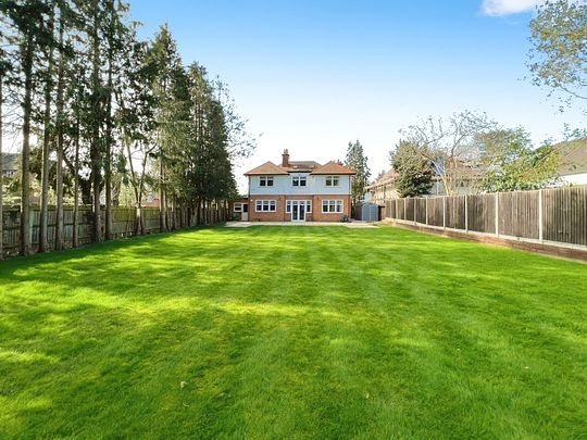 6 bed detached house to rent in Bulstrode Way, Gerrards Cross, SL9 - Photo 1