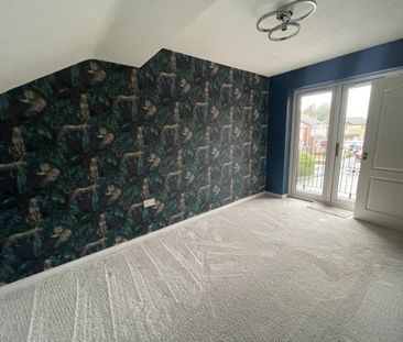 3 bed Town House - To Let - Photo 3