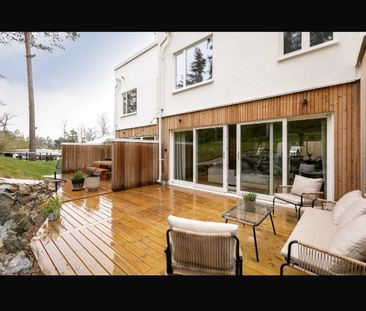 Ljust och rymligt radhus med 5 rum i populära Skuru, Nacka! - Foto 2