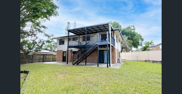 Spacious 5 bedroom Home - Photo 1