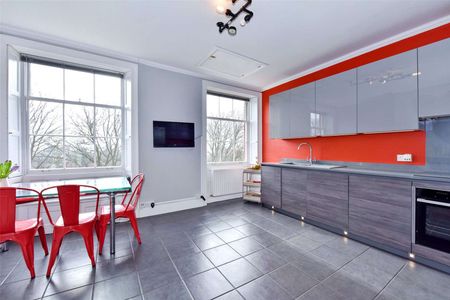 A fully-furnished and spacious five bedroom top floor apartment with off-street parking. Can be available from three months - twelve months. - Photo 3