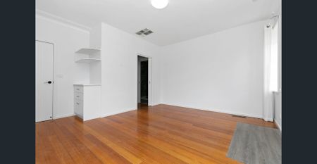 Charming Family Home in the Glen Waverley area!!!! - Photo 5