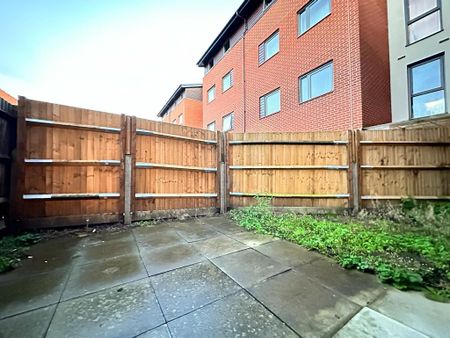 1 bedroom flat to rent - Photo 2