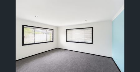 Spacious Family Home in Prime Cranbourne East Location - Photo 3