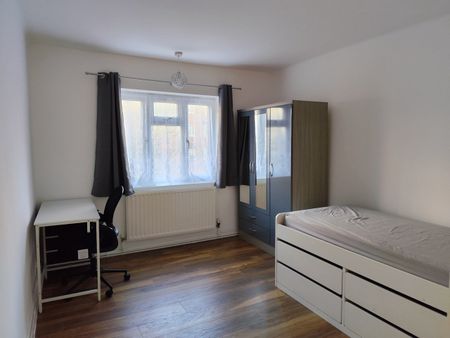 Room in a Shared Flat, Acton, W3 - Photo 4