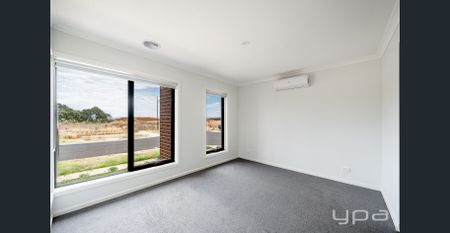 Modern Family Living in Prime Location - Photo 3