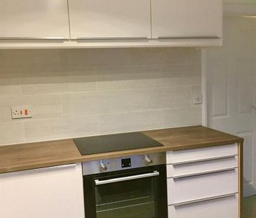 4 bedroom townhouse to rent - Photo 3