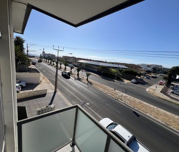 2-Bedroom Unit – Short Walk to Henley Beach - Photo 6