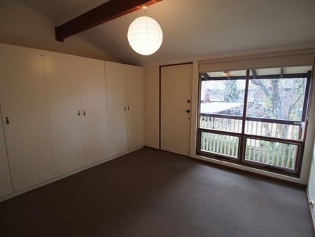 Spacious 2 bedroom townhouse in private garden setting - Photo 5