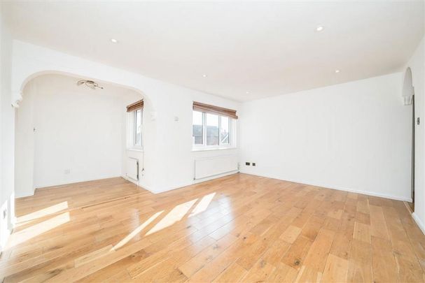 3 bedroom flat to rent - Photo 1