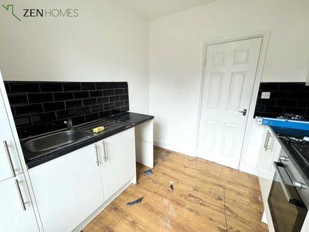 3 bedroom flat to rent - Photo 2