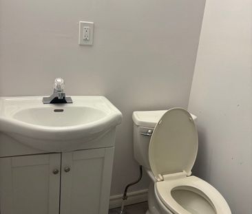 For Lease - 15403 Yonge Street Unit# Unit A, Aurora, Ontario - Photo 4