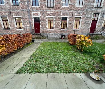 Prachtige rijwoning gelegen in centrum met 2 slpks en terras/stadstuin - Photo 2