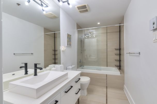 Condo for rent, Montréal (Ville-Marie) - Photo 1