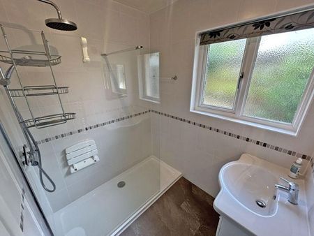 2 bedroom detached bungalow to rent - Photo 5