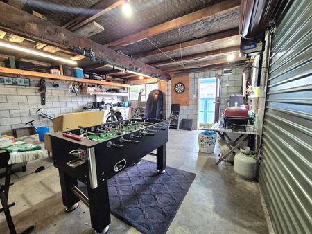 Charming 2-Bedroom Home in the Heart of Island Bay - Photo 3
