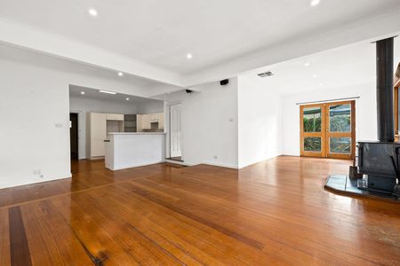 5 Bedroom Family Home! - Photo 4