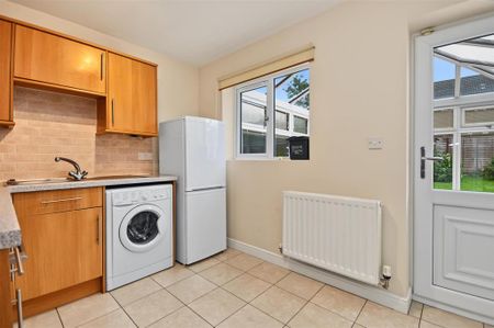 2 bedroom semi-detached house to rent - Photo 3