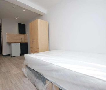 Raymond Crescent, Guildford, Surrey, GU2 - Photo 3