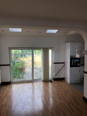 3 bedroom semi-detached house to rent - Photo 2